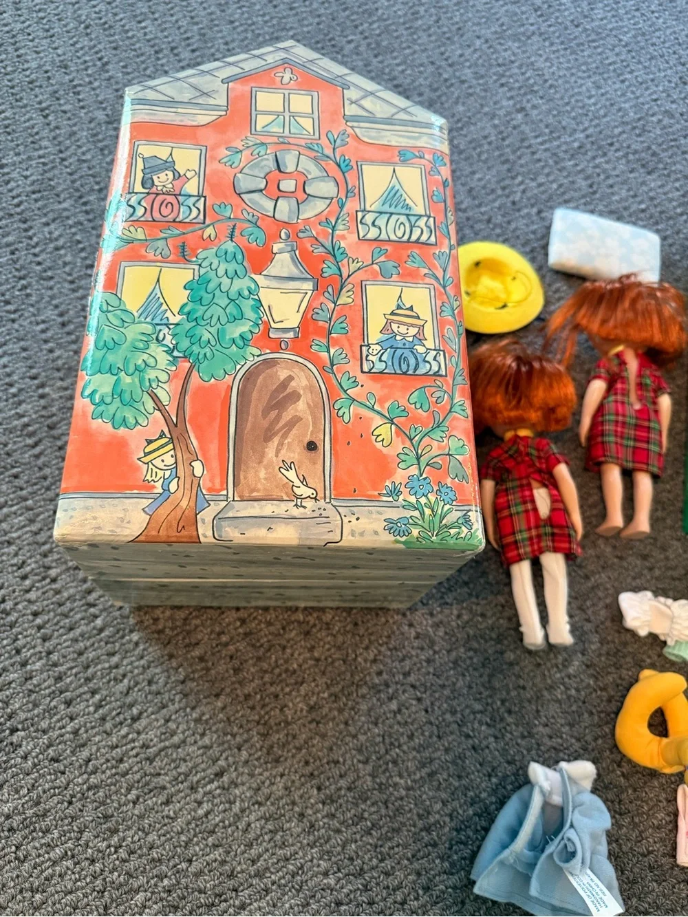 Madeline's House Carrying Case + 3 Dolls, clothes and accessories & box lot
